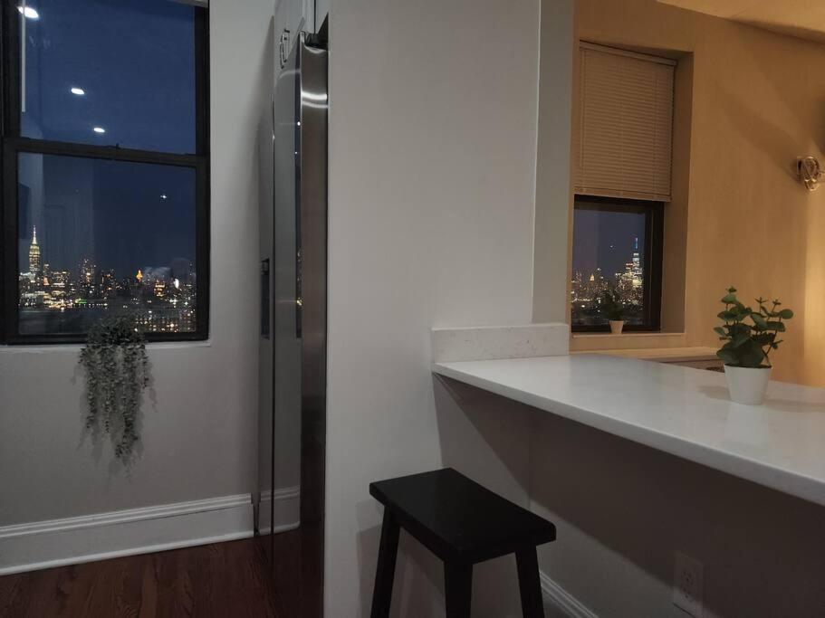Elegant 2 Bed Gem! Mins From Nyc Apartment Union City Exterior photo