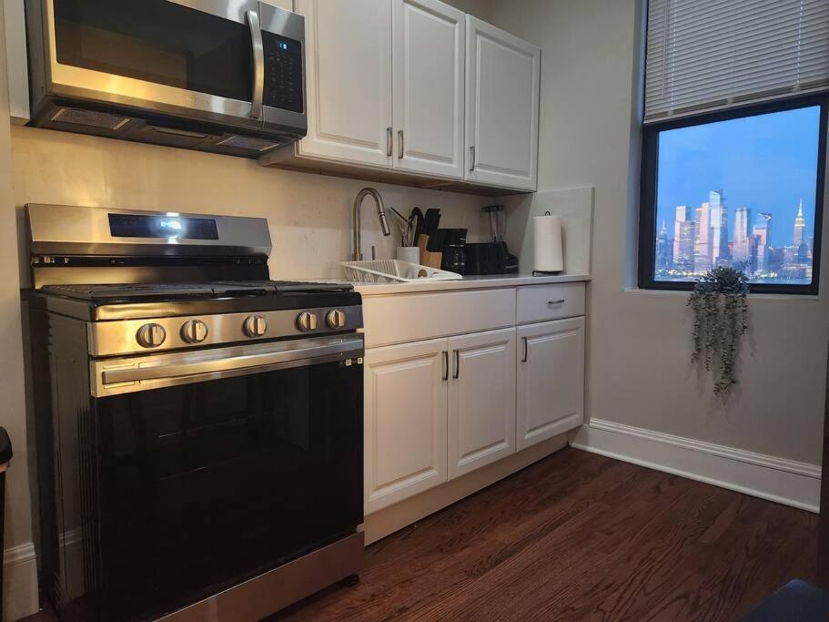 Elegant 2 Bed Gem! Mins From Nyc Apartment Union City Exterior photo