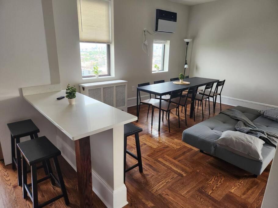 Elegant 2 Bed Gem! Mins From Nyc Apartment Union City Exterior photo